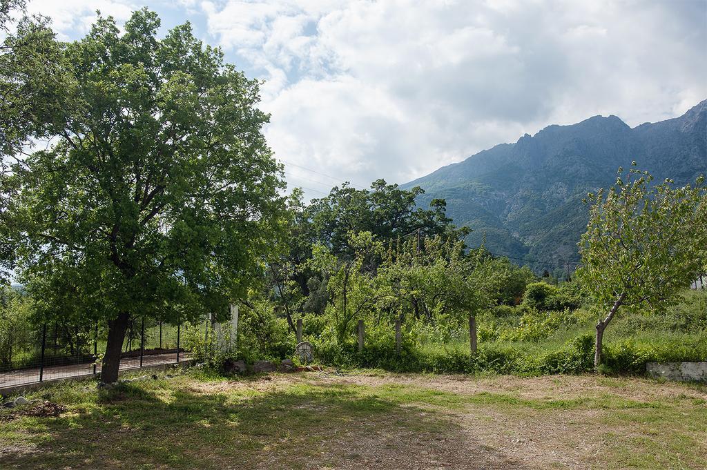 Meraklis Rooms Kariotes Exterior foto