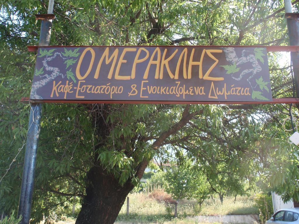 Meraklis Rooms Kariotes Exterior foto