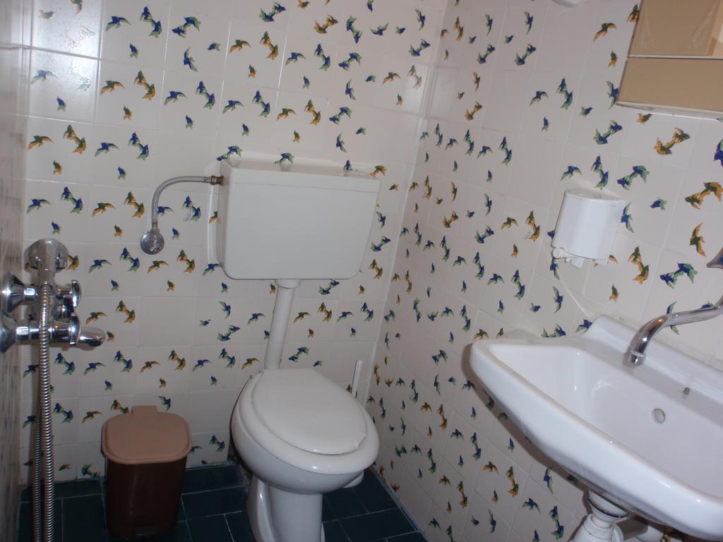 Meraklis Rooms Kariotes Exterior foto